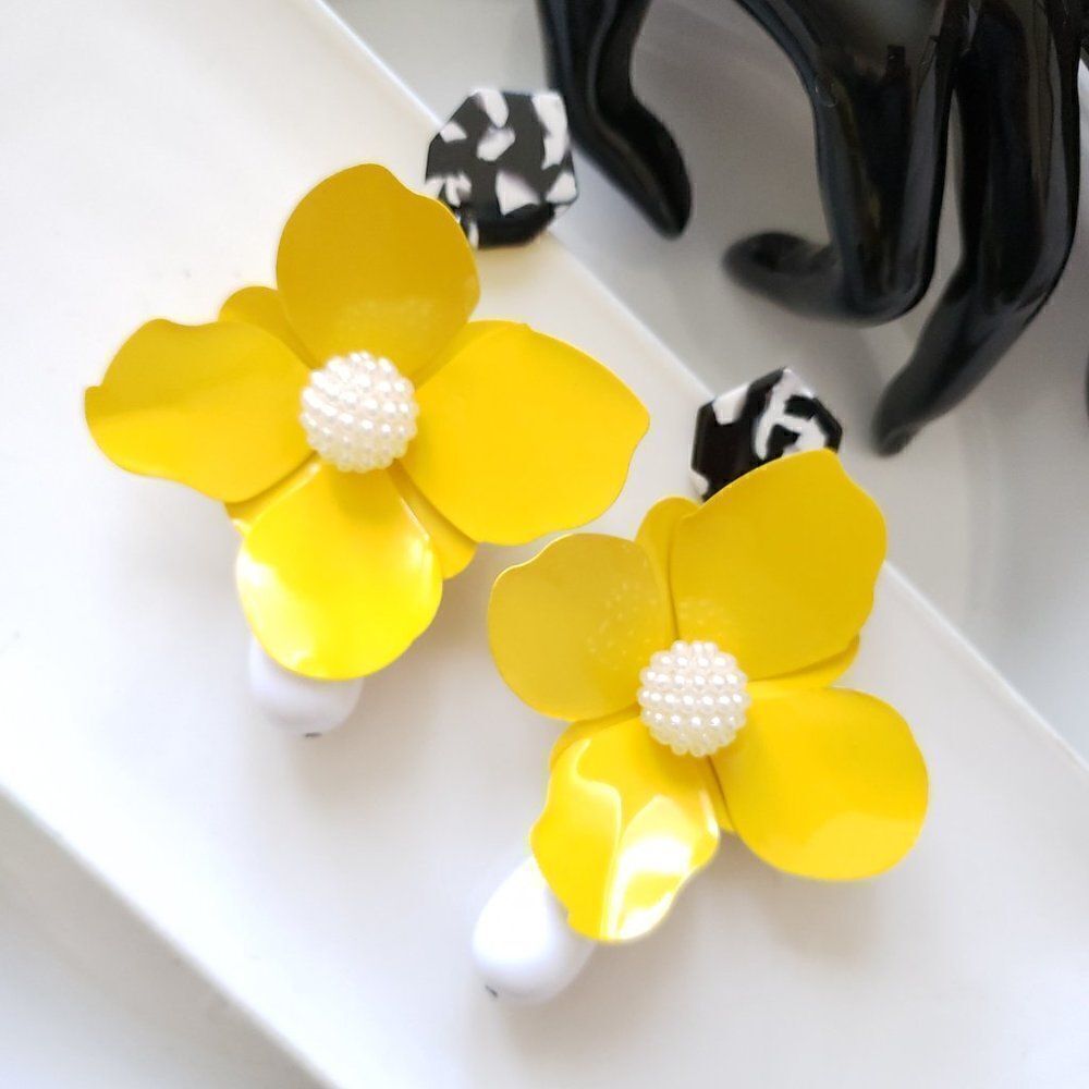 New! Zara Big Floral Earrings - Picture 7 of 16